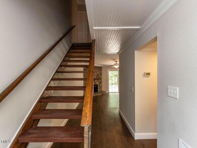003-1280x960-foyer-entry