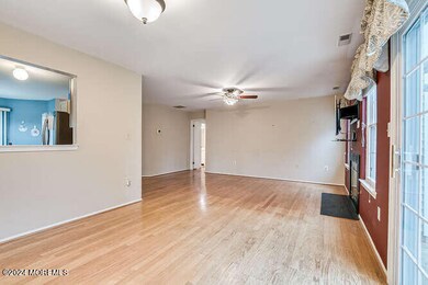 106 Aspen Ln Freehold NJ 07728-small-011