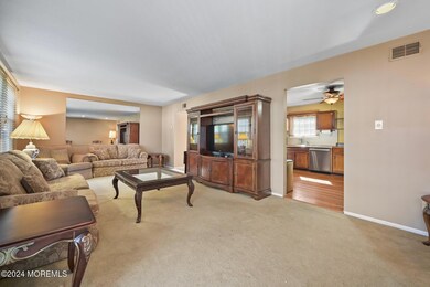 88B Chapel Ln unit A, Freehold, NJ 07728 - photo 5