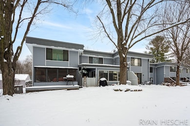 2-web-or-mls-2431 E Collier-2