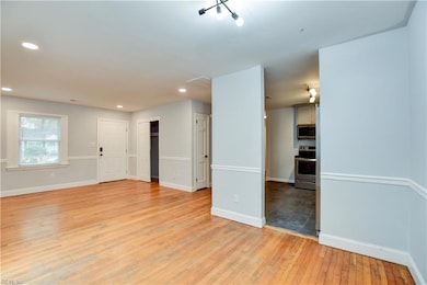 647 Daniel Dr, Newport News, VA 23601 - photo 5