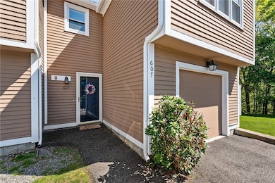 607 Brookhaven Ln, Woonsocket, RI 02895 - photo 3