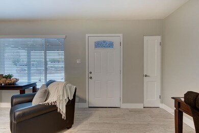 611 N Sunland Dr-6