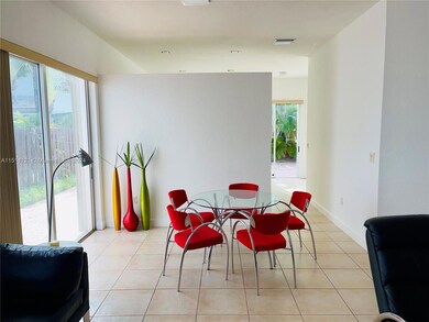 10748 NW 70th Ln, Doral, FL 33178 - photo 4