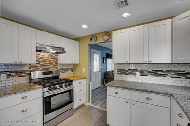 5513 Bayview Kitchen