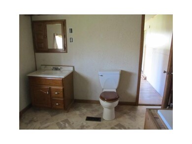 Full Bath. bathroom view