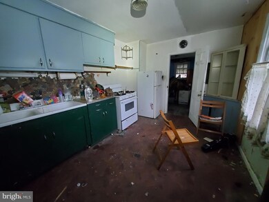 825 Martin Rd, Essex, MD 21221 - photo 7