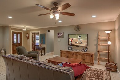 116 Edgewood Dr, Fredericksburg, TX 78624 - photo 7