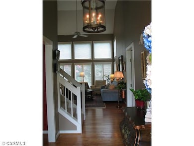 Foyer - Step inside - The foyer welcomes friends a