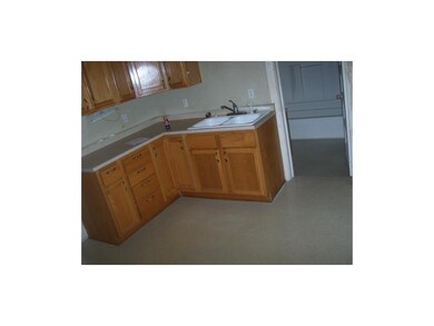 705 Parker Ave, Osawatomie, KS 66064 - photo 4