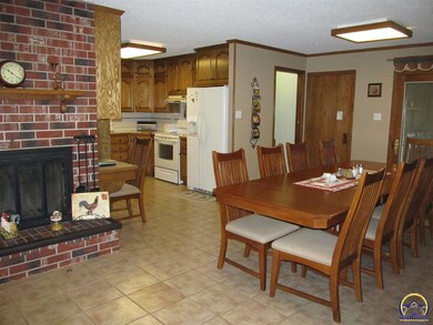 1240 SW Belle Ave, Topeka, KS 66604 - photo 4