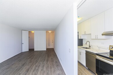 Camelot unit 506, Honolulu, HI 96822 - photo 3