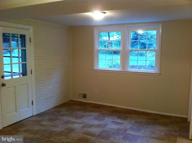 8512 Doyle Dr, Alexandria, VA 22308 - photo 4