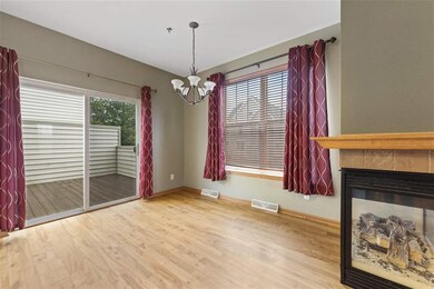 10 S Gardens Way unit 302, Fitchburg, WI 53711 - photo 2