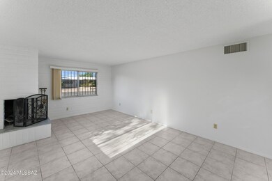 2355 N Sahuara LR w FP