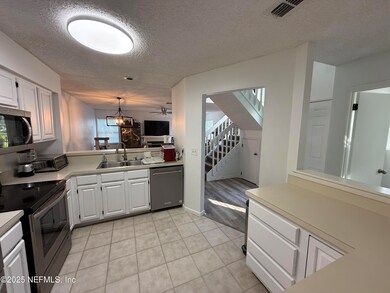 200 Spindrift Ln, Neptune Beach, FL 32266 - photo 3