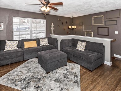 Living Room (14 x 13)