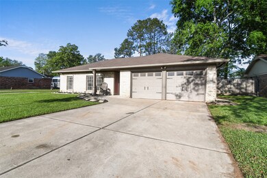 1910 Kings Ln, Alvin, TX 77511 - photo 2