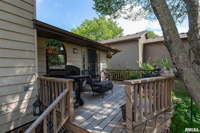 1023 W 59th St, Davenport, IA 52806 - photo 3