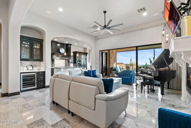 GREAT ROOM TO KITCHEN