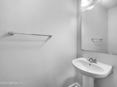 8863 Grassy Bluff Dr, Jacksonville, FL 32216 - photo 7