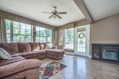 364 Shea St, Fitchburg, MA 01420 - photo 6