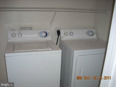 12956 Centre Park Cir unit 410, Herndon, VA 20171 - photo 3