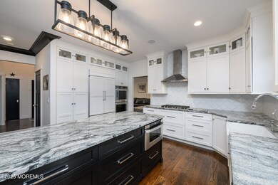 EAT IN KITCHEN