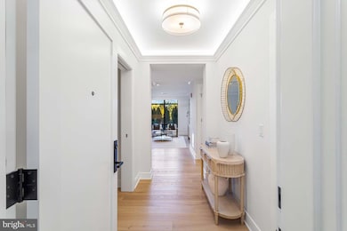 6718 Lowell Ave unit 406, McLean, VA 22101 - photo 4