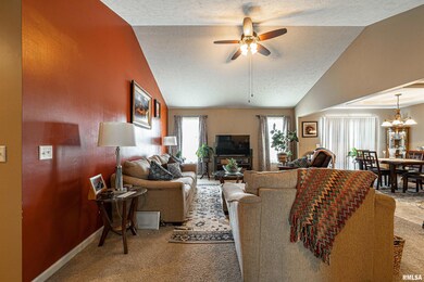 1002 N Sherman St, Lincoln, IL 62656 - photo 2