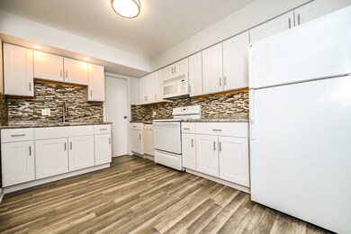 2234 S Goebbert Rd unit 320, Arlington Heights, IL 60005 - photo 6