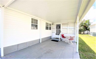 842 Hawthorn Cir, Sebastian, FL 32976 - photo 4