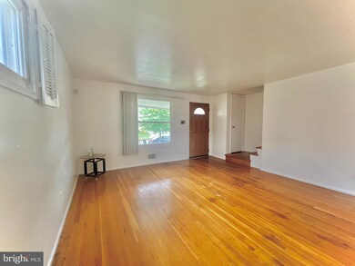 1030 Foxridge Ln, Essex, MD 21221 - photo 5