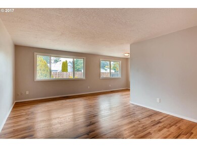 725 NE 19th St, Gresham, OR 97030 - photo 4