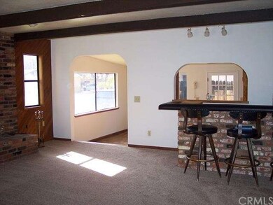 Entertaining bar in corner of Living/Family Rm;  p
