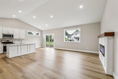 2311 N 8th Ave E, Newton, IA 50208 - photo 3