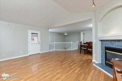 07-Living Room 20220801-DW-1135