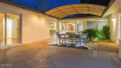 Courtyard Dining