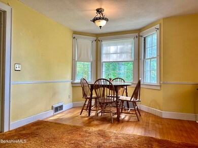 Dining area/living room