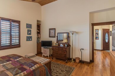 06 - Master Bedroom