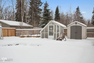 Backyard_Greenhouse 7072-SMALL