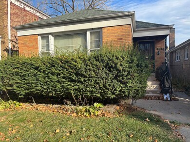 8123 S Kingston Ave, Chicago, IL 60617 - photo 5