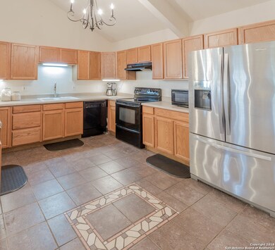 370 Private Road 234, Hondo, TX 78861 - photo 4