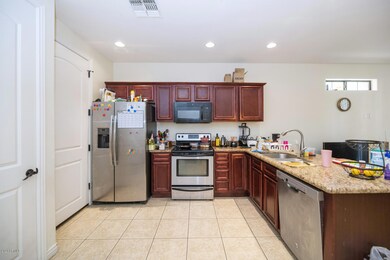 1950 N Center St-large-011-017-1950 N Ce