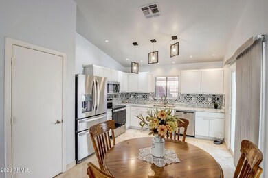 14-web-or-mls-W 6th Ave-014