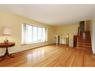 320 Woodland Hills Rd, Batavia, IL 60510 - photo 2