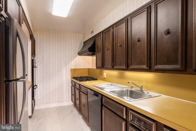 Watergate West Residences unit 805, Washington, DC 20037 - photo 6