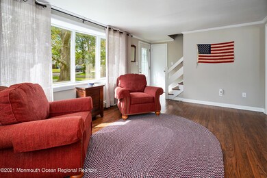 Living Rm w/ Bay Window