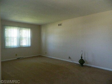 605 Tulip Dr, Three Oaks, MI 49128 - photo 3