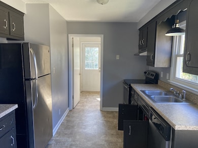 582 Anita Dr, Clarksville, TN 37042 - photo 5